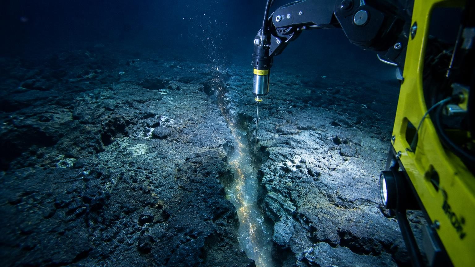 À 2 000 mètres sous l’océan, une fissure de quelques centimètres suffit à modifier légèrement la température des courants