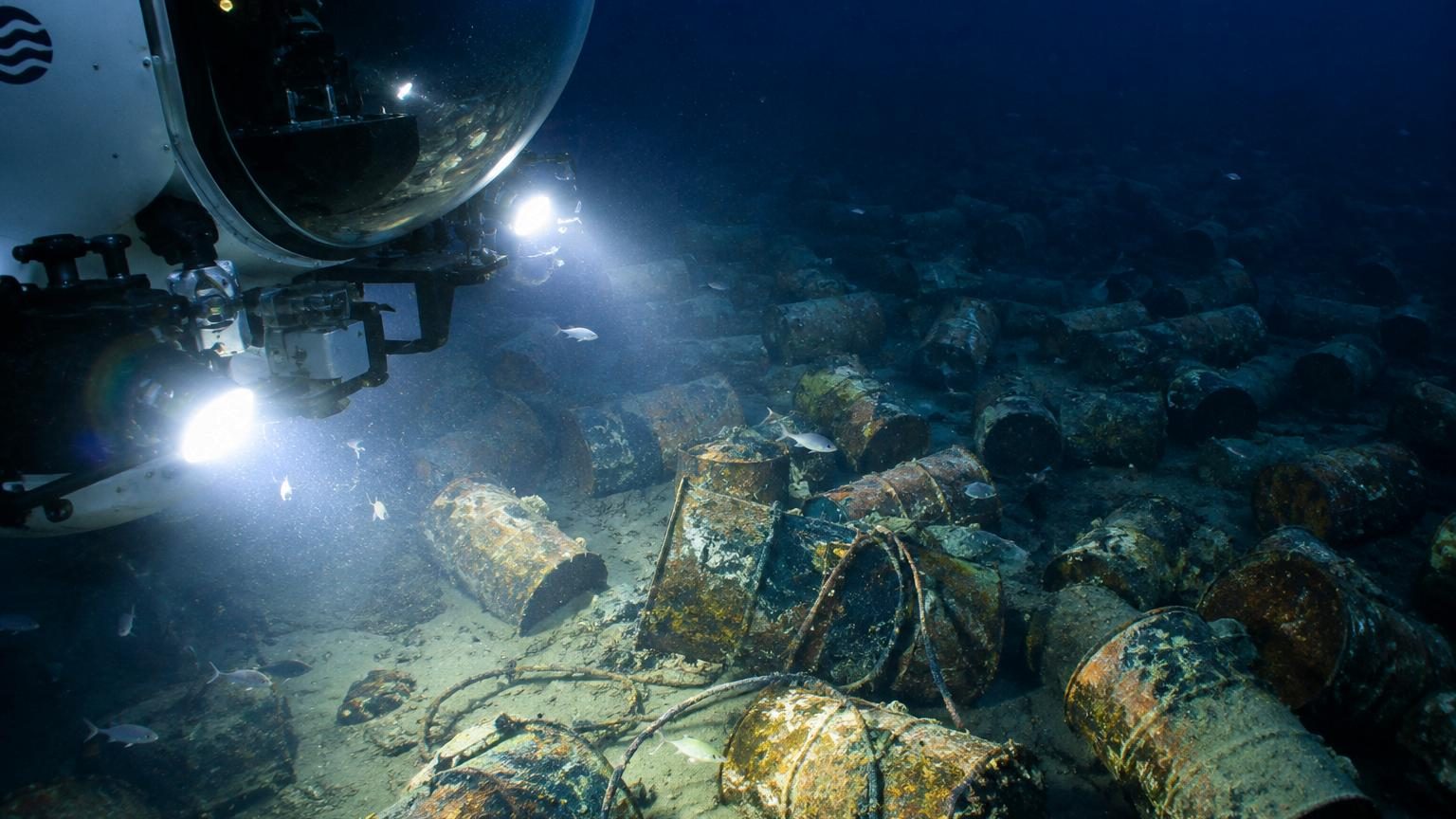 À 4 000 mètres de profondeur dans l'Atlantique, un sous-marin retrouve 200 000 fûts de déchets radioactifs que tous avaient oubliés