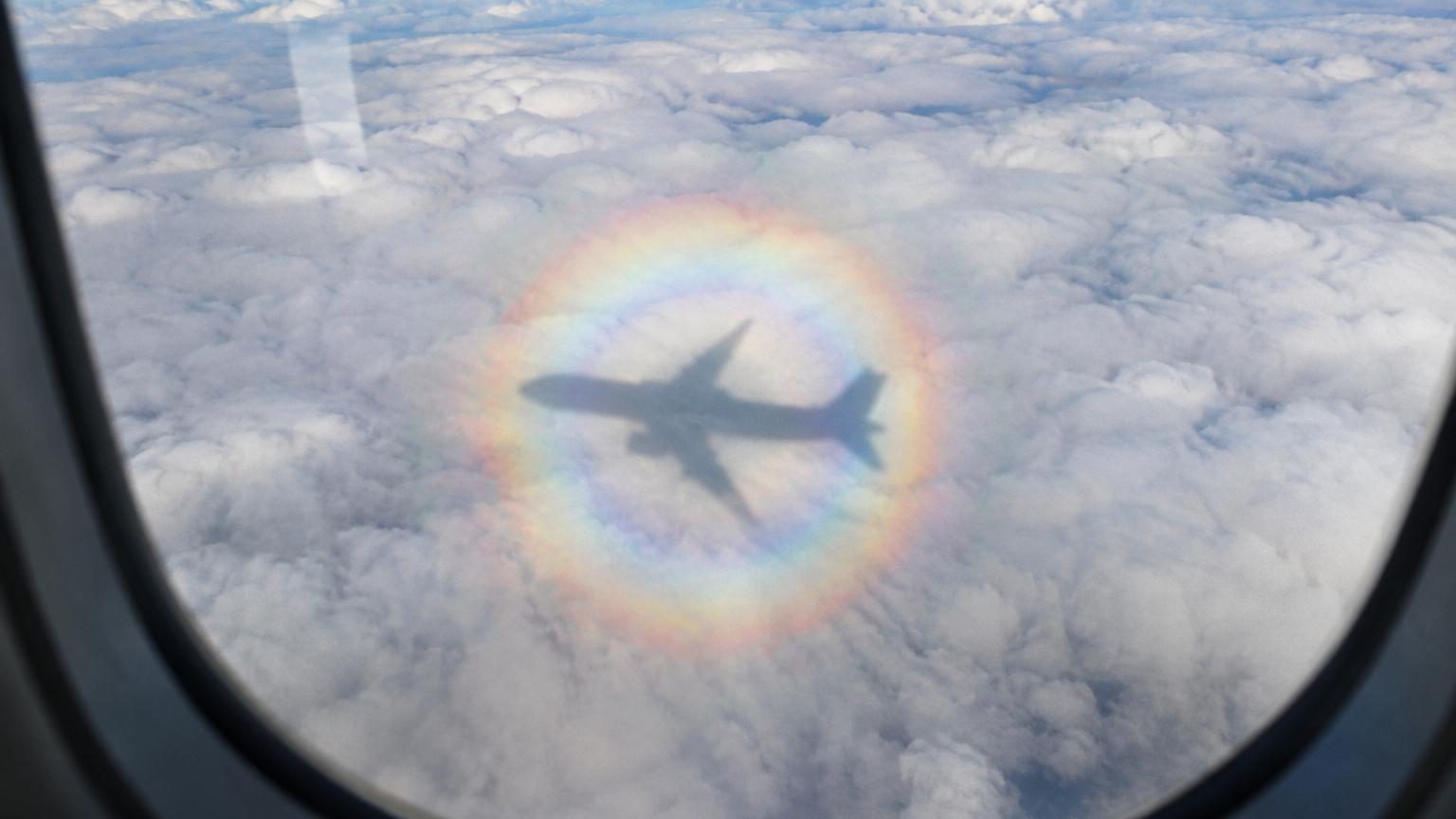 Ce halo coloré autour de l'ombre de l'avion porte un nom : voici comment l'apercevoir depuis votre hublot