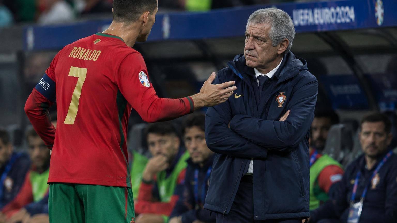 Cristiano Ronaldo accuse le sélectionneur du Portugal d'avoir rompu sa parole : il veut pourtant continuer à jouer