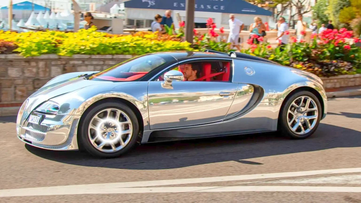 Fernando Alonso s&rsquo;offre une Bugatti Veyron : le double champion du monde ajoute un nouveau monstre à sa collection