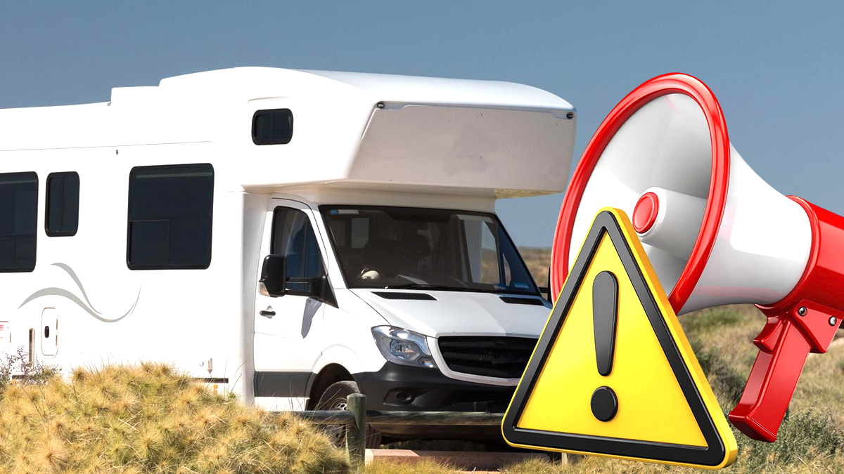 Une nuit en camping-car face à la mer devait être le plus beau souvenir du voyage : au réveil, le couple regrette amèrement