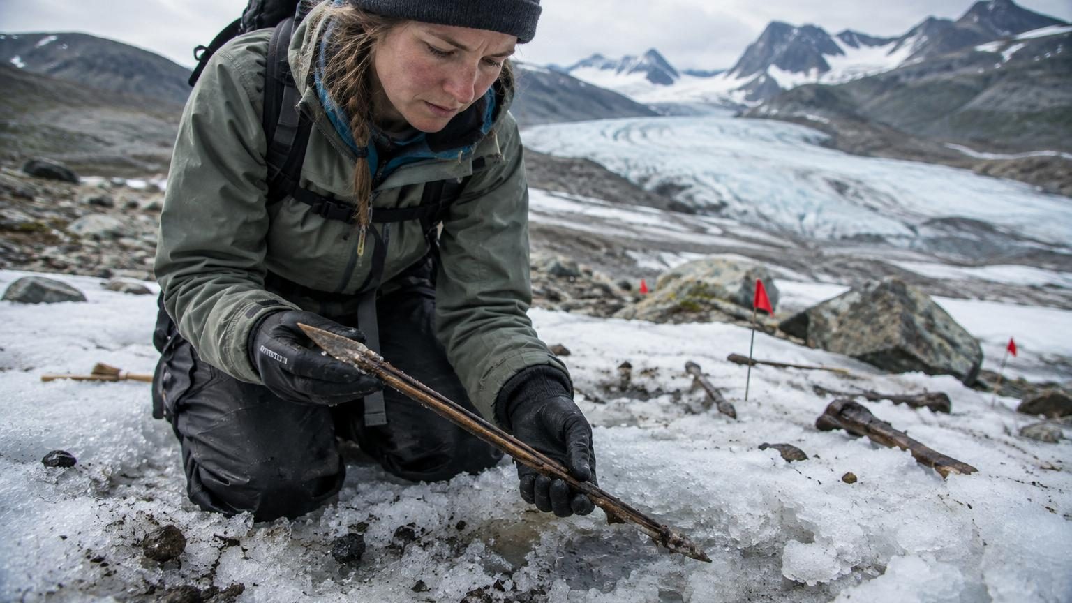 La glace fond en Norvège et révèle une flèche de 5 000 ans : 48 autres découvertes en trois semaines d'expédition
