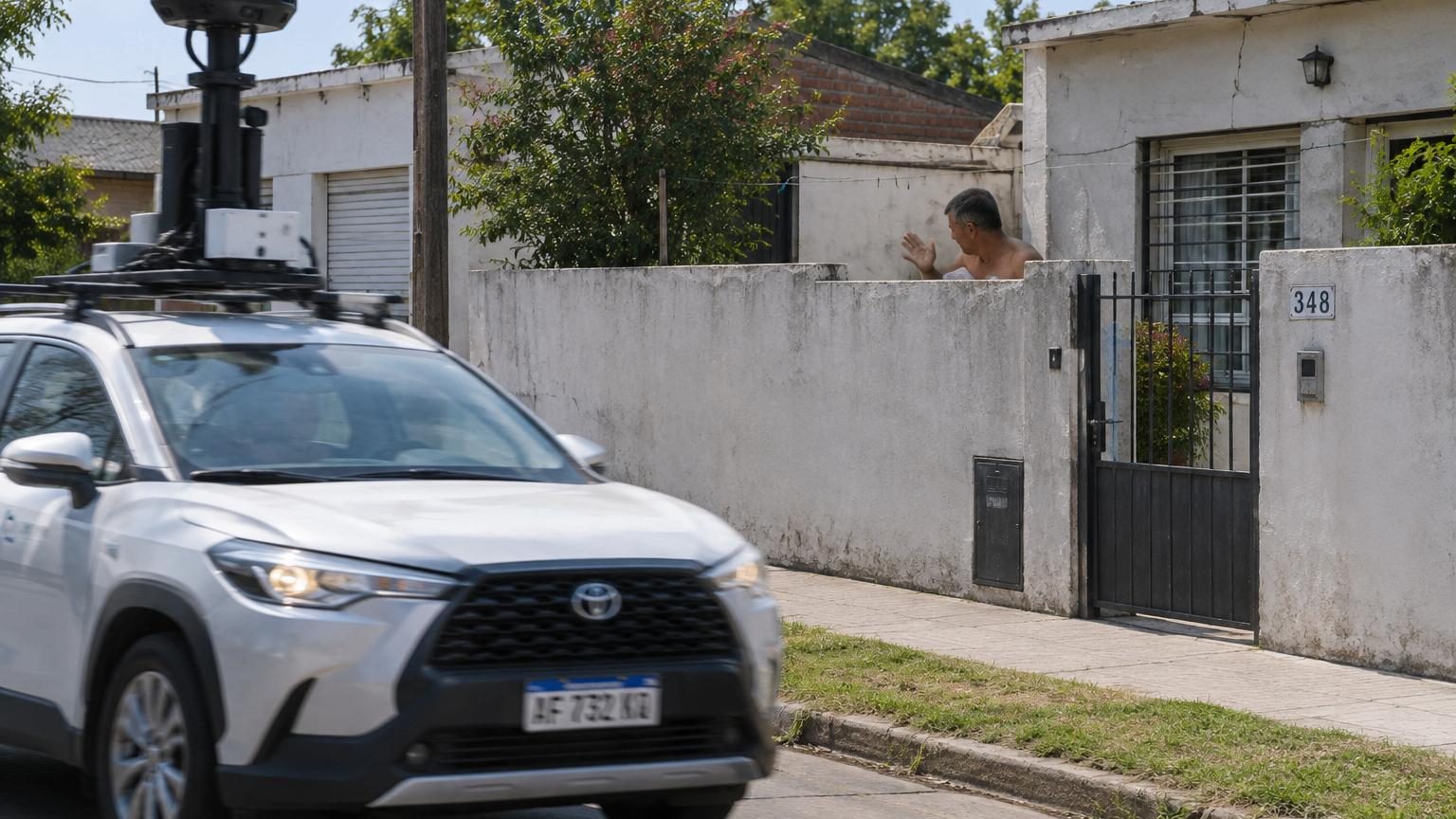 La voiture Google Street View le photographie nu dans sa cour : la justice condamne le géant à l'indemniser
