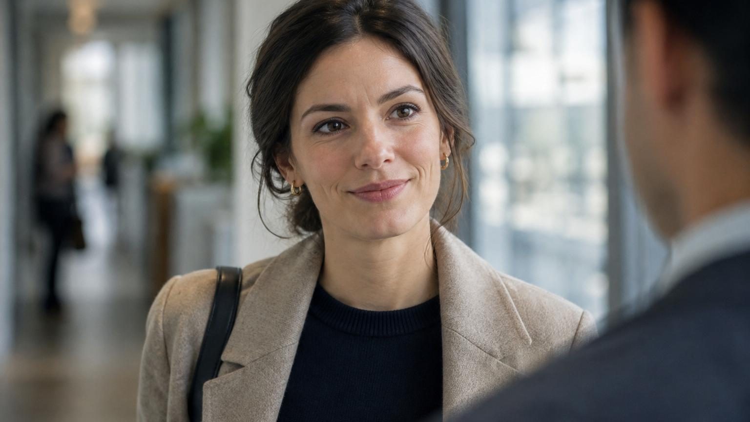 Les experts en psychologie sont unanimes : voici ce que révèle un sourire sans montrer les dents