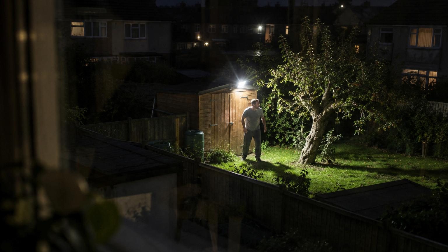 Mon voisin laisse toujours la lumière de son jardin allumée toute la nuit, et ce n’est pas pour dissuader les cambrioleurs : il cherche à éloigner quelque chose