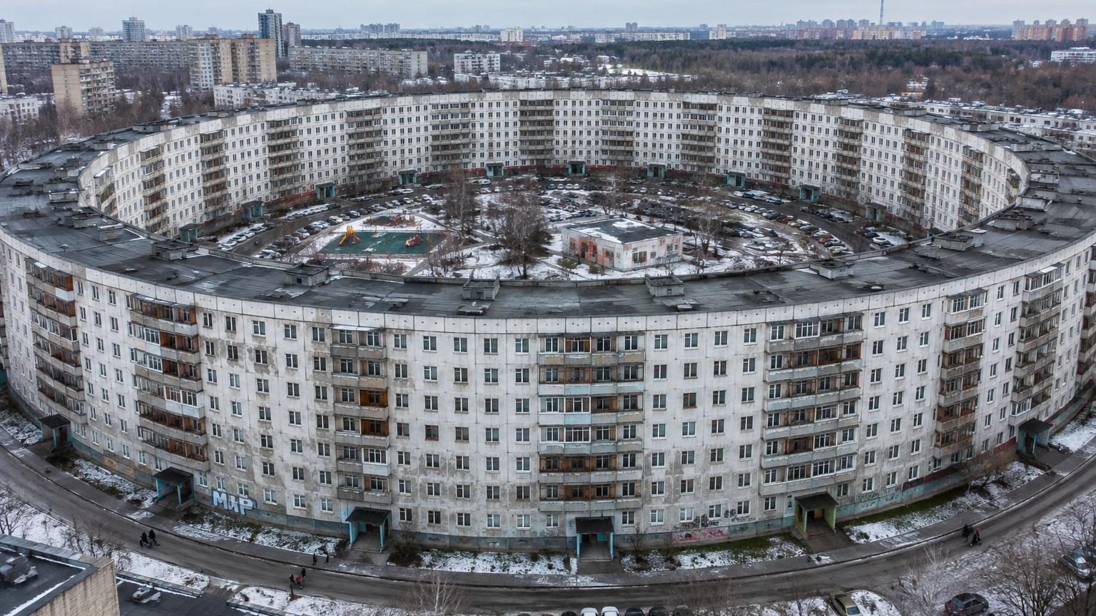Moscou a bâti des immeubles ronds avec plus de vingt entrées : ils devaient former un symbole géant que personne n'a jamais vu en entier